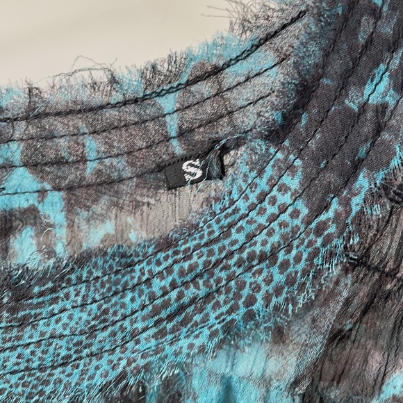 Silk raw edge blue snakeskin blouse - Picture 3 of 4